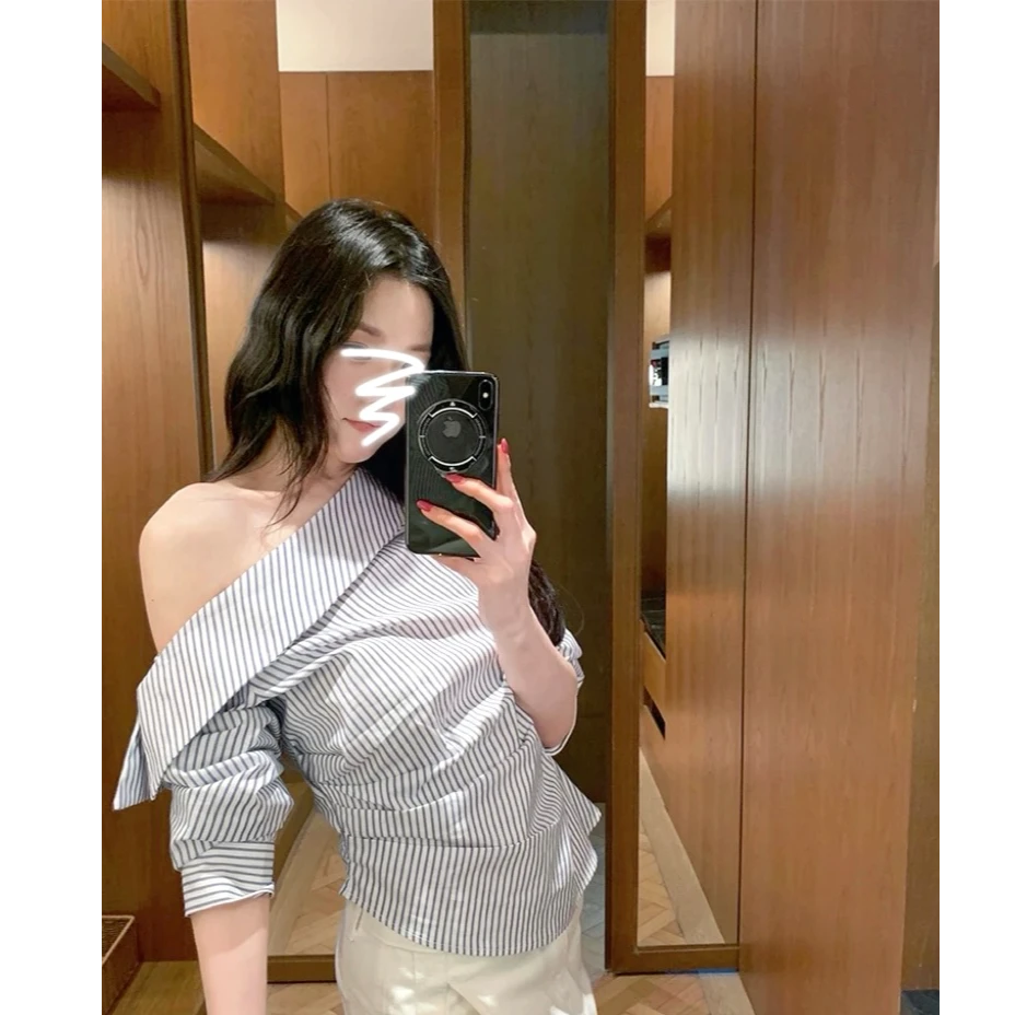 【乔妹风 ~】时尚气质蓝色条纹露肩衬衫女修身设计感小众显瘦上衣