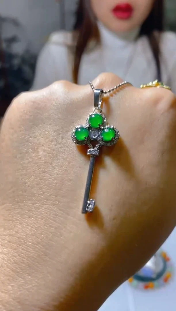 吊坠(赠链)未镶嵌翡翠天然a货翡翠 多样性发货 假一罚四