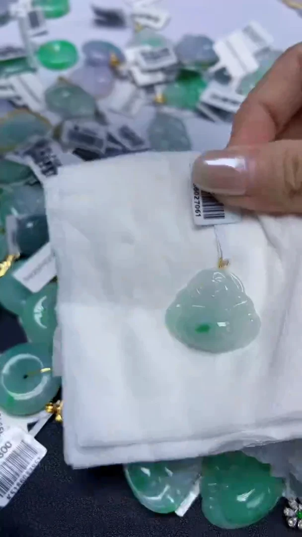 翡翠18K金镶嵌颈饰天然缅甸翡翠A货