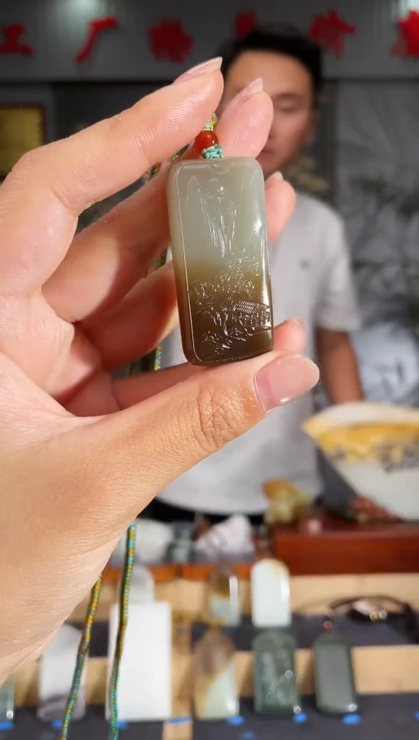 和田玉未镶嵌颈饰1