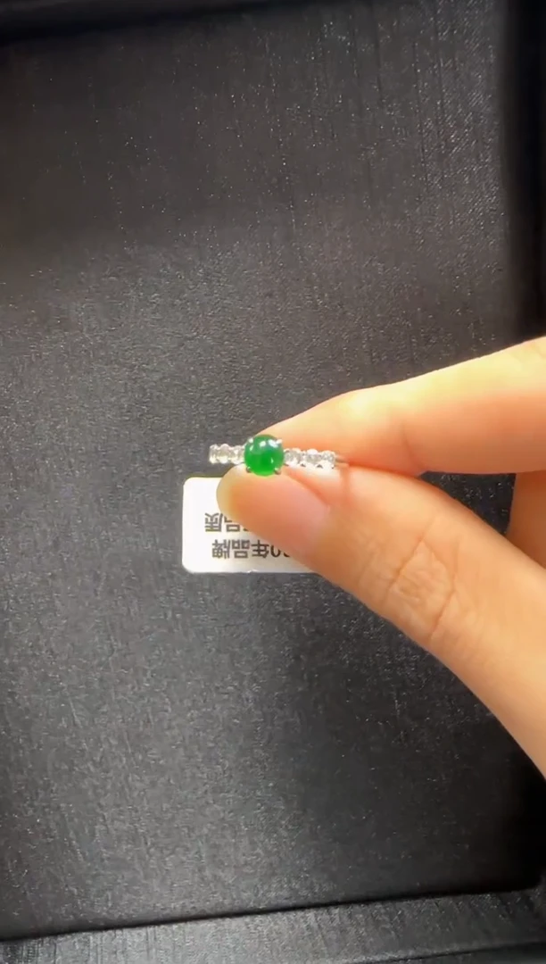 翡翠戒指18K金镶嵌622蛋面一枚