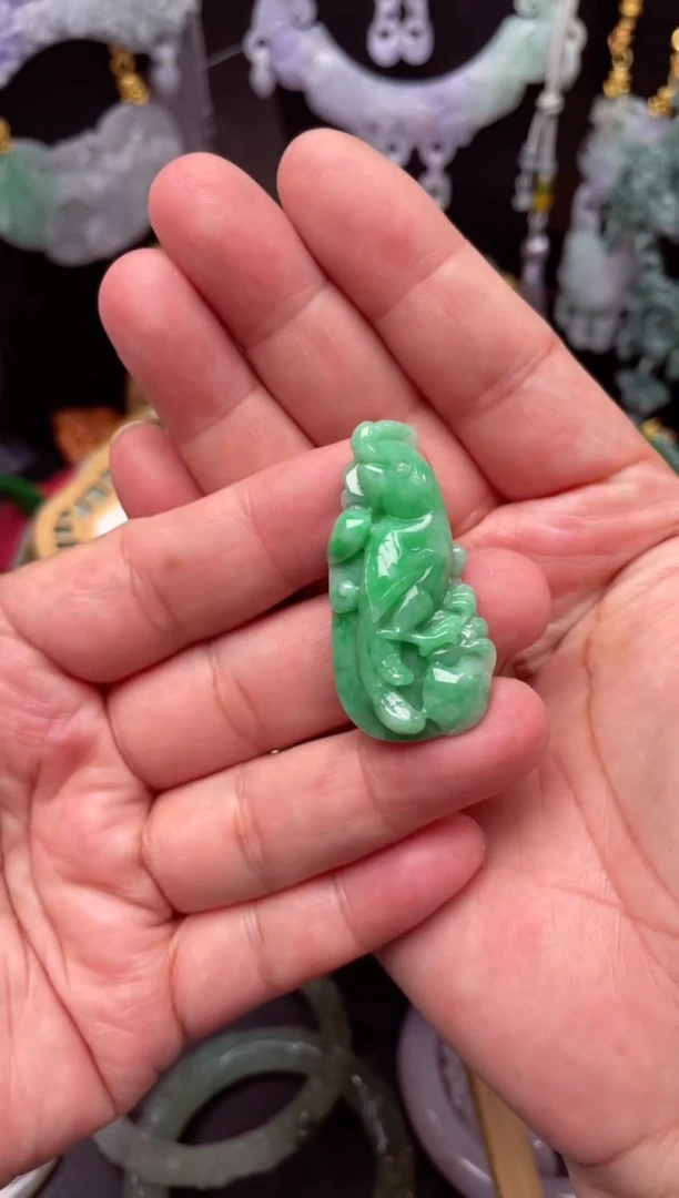 颈饰未镶嵌翡翠吊坠