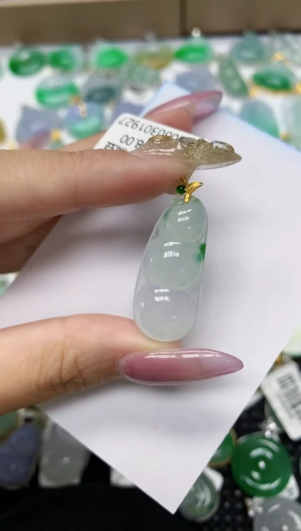 翡翠18K金镶嵌颈饰1111111111