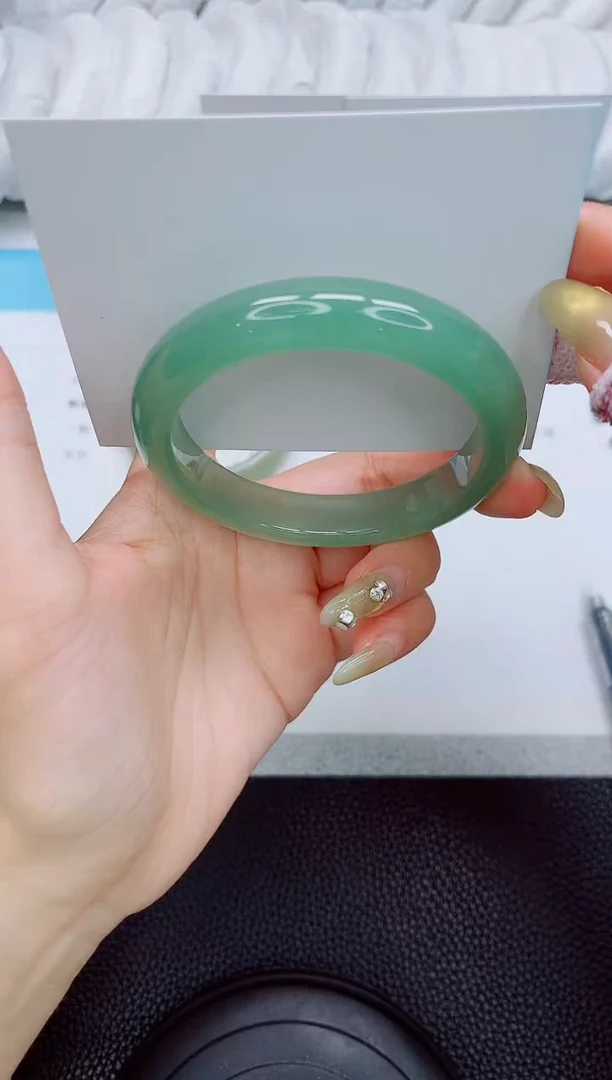 未镶嵌手镯石英质玉130-58.4