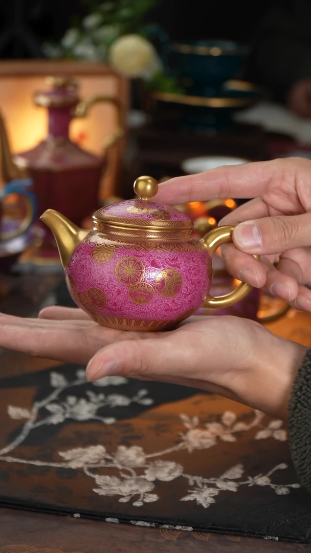 丰瑶陶瓷胭脂红扒花龙纹描金容天壶