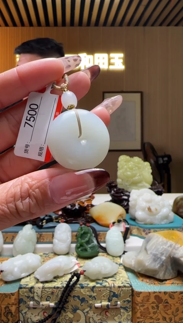 颈饰未镶嵌和田玉1