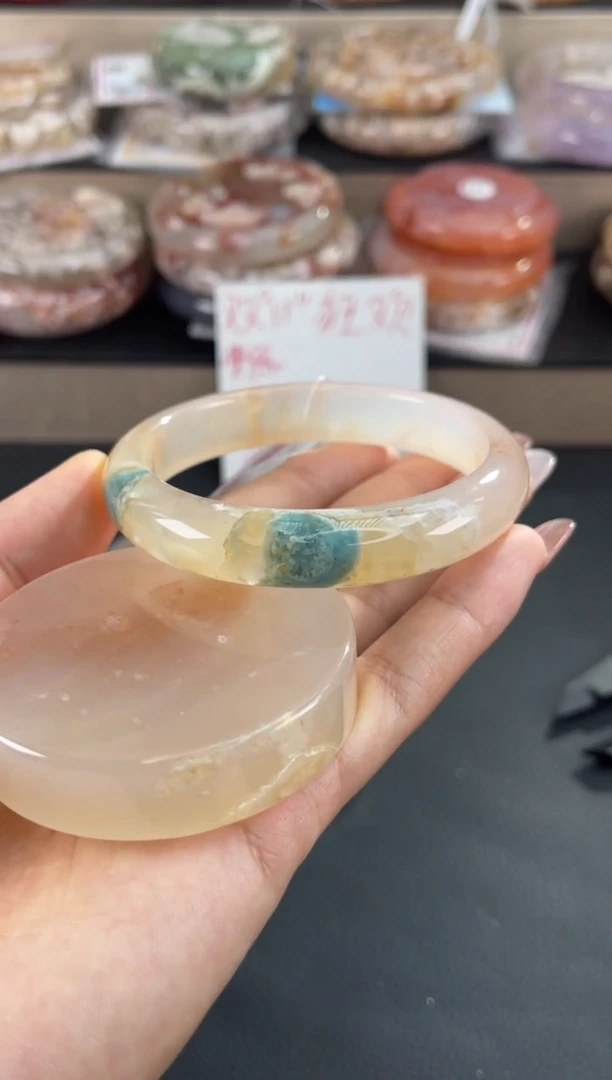 未镶嵌手镯石英质玉59