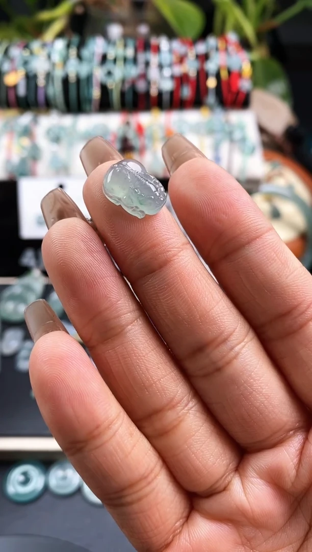 【闪购商品】翡翠裸石貔貅69一个