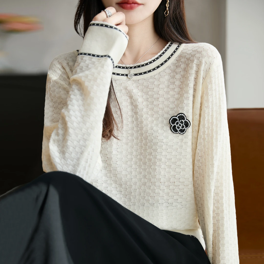 早秋镂空胸针针织打底衫女2025新款春秋洋气上衣大码女装秋冬毛衣