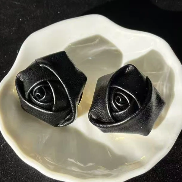 铜合金亚克力耳饰 【伊琳饰品】黑色玫瑰耳饰复古耳环手工气质时尚