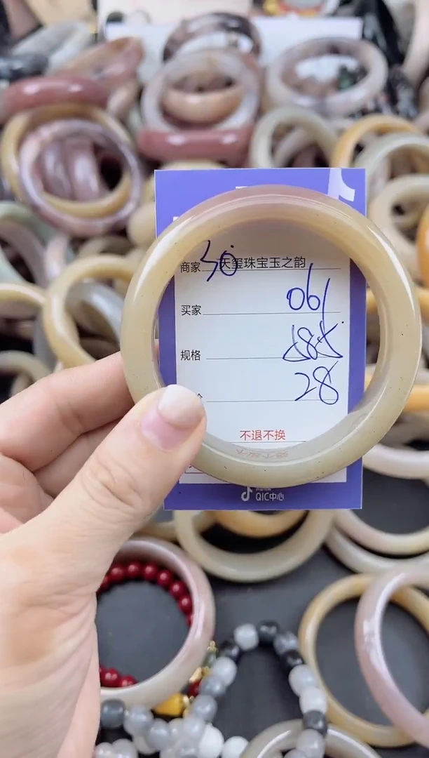 未镶嵌手镯石英质玉061