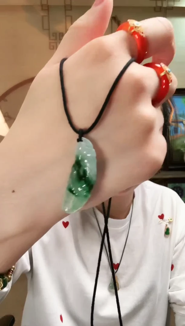 翡翠未镶嵌颈饰吊坠