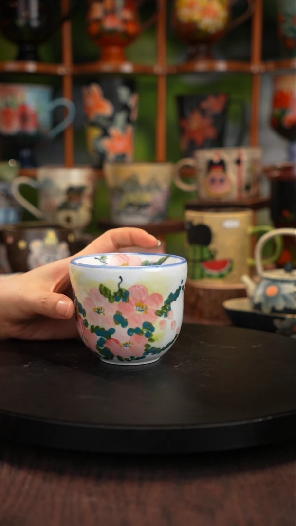 釉下手绘陶瓷杯子