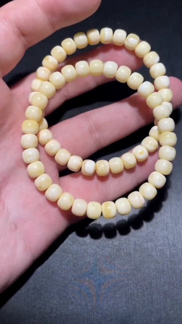 未镶嵌蜜蜡裸石ZZ0221-09多样性发货，发其一