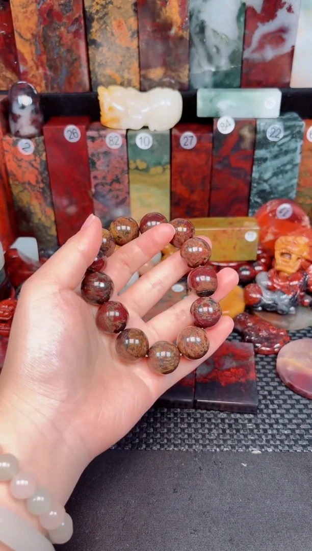 玉寒****秋桂林鸡血玉手串