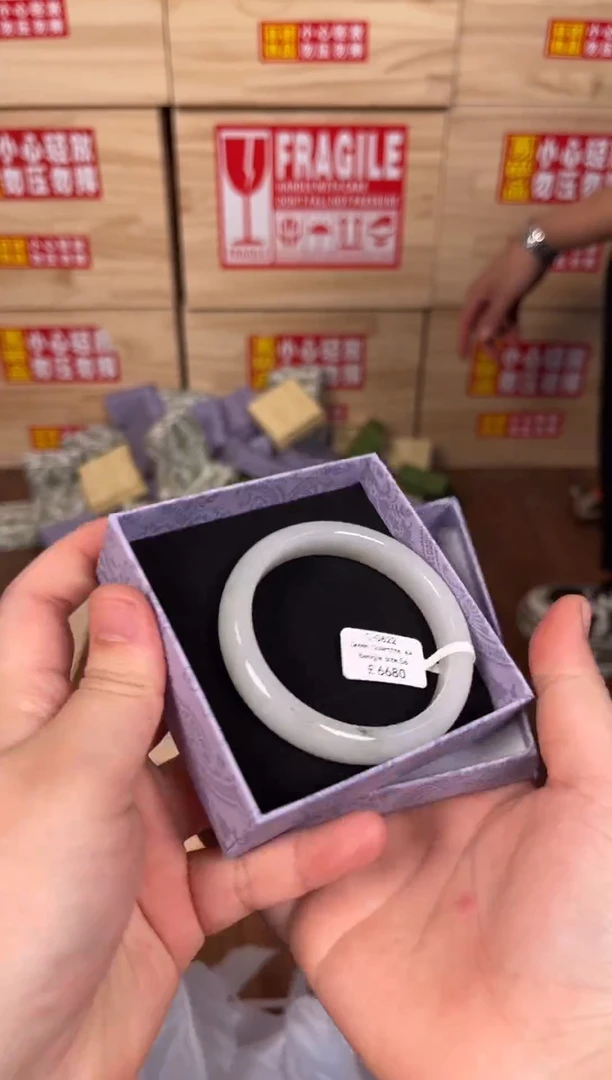 未镶嵌手镯石英质玉C0622