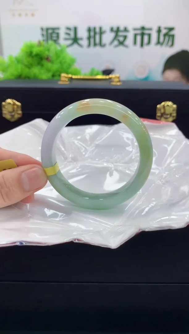 翡翠手镯未镶嵌手镯