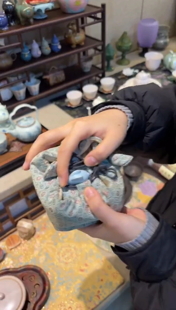 瓷片         @@229天青兔子