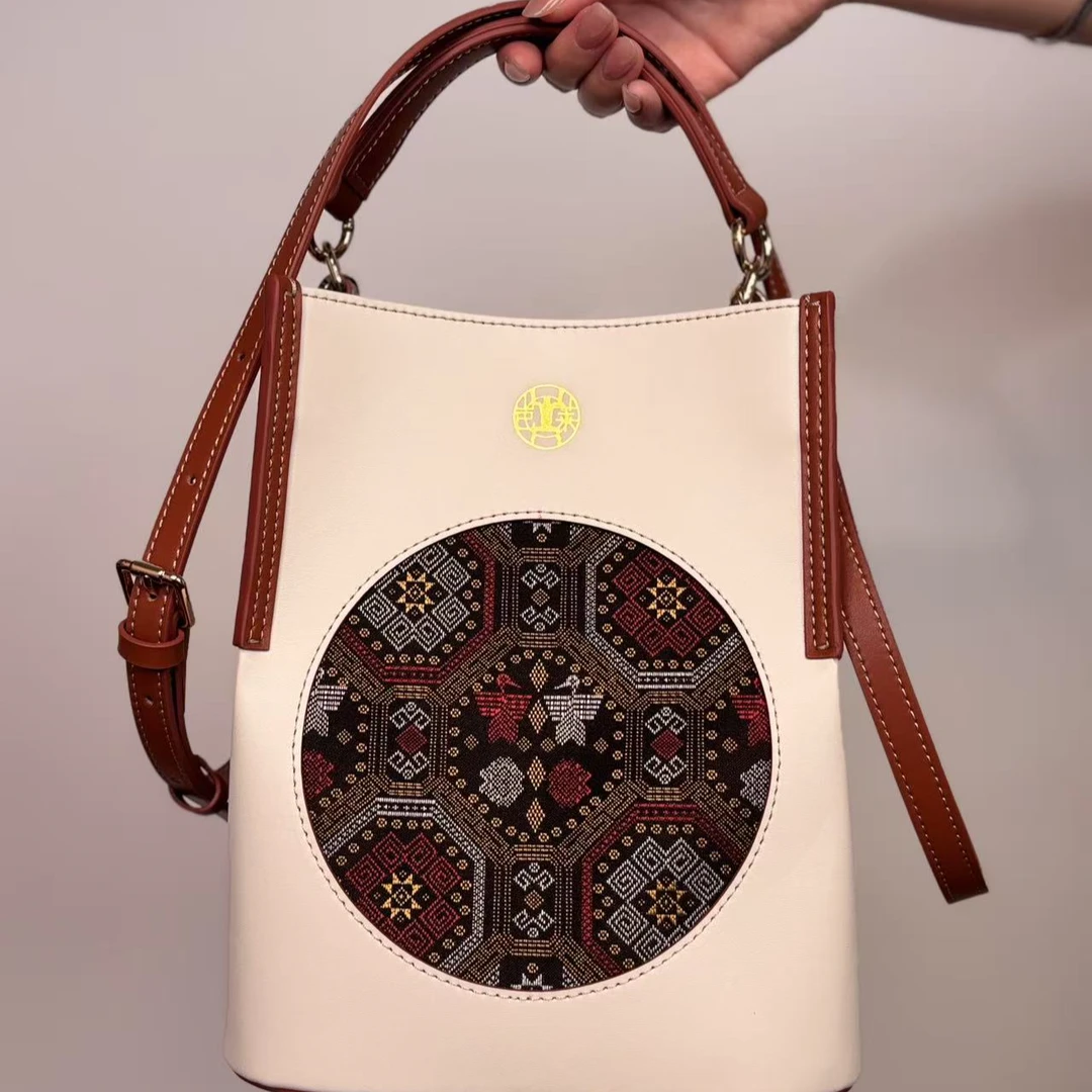 广西非遗壮锦蟒纹水桶包时尚国风现货