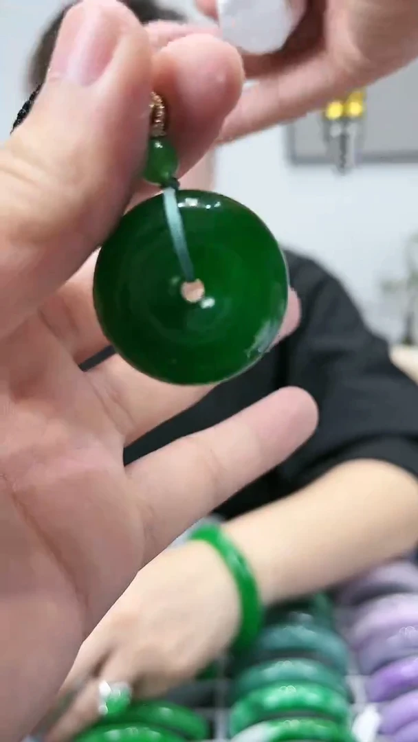 【闪购商品】砖雕s71 蜡阳绿平安扣吊坠