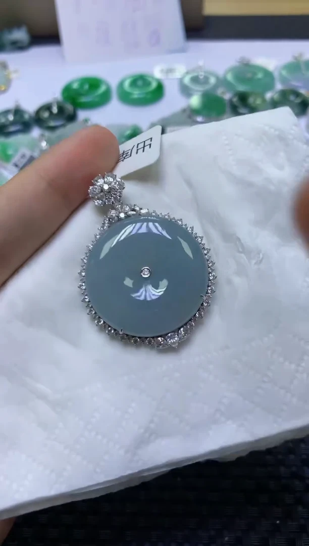 翡翠18K金镶嵌颈饰天然缅甸A货翡翠