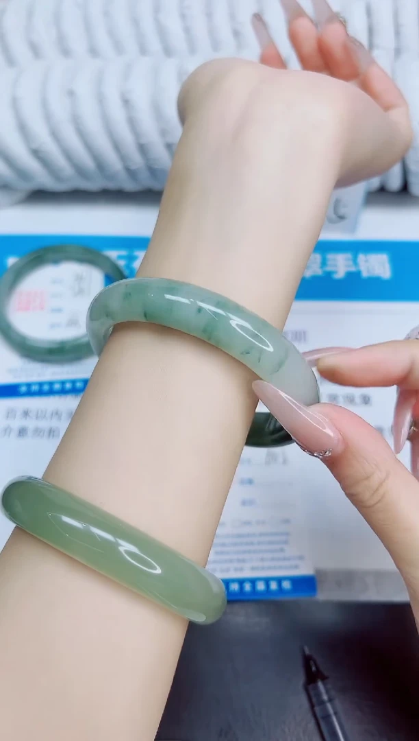 未镶嵌手镯石英质玉268/60