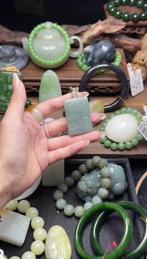 吊坠(不含链)未镶嵌和田玉吐拉牧场 山水牌 9009584