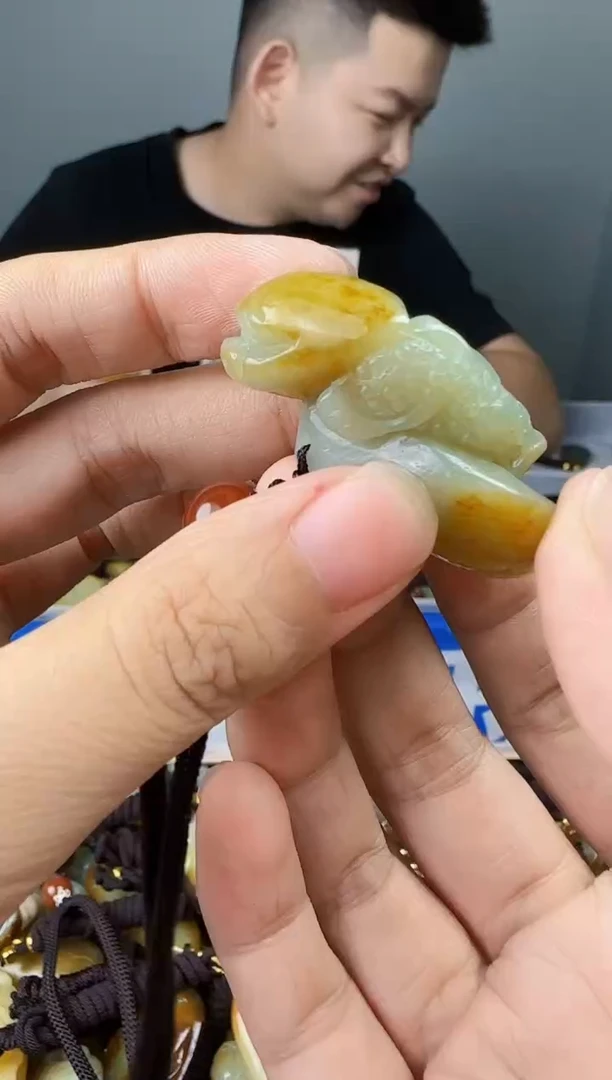 和田玉未镶嵌颈饰1