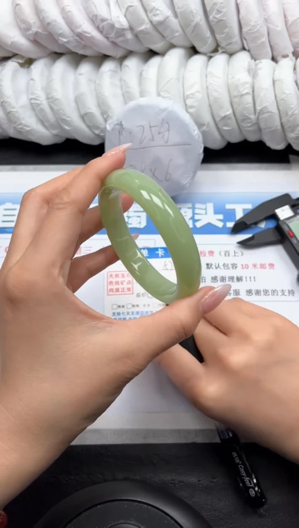 【闪购商品】石英质玉手镯未镶嵌52-60