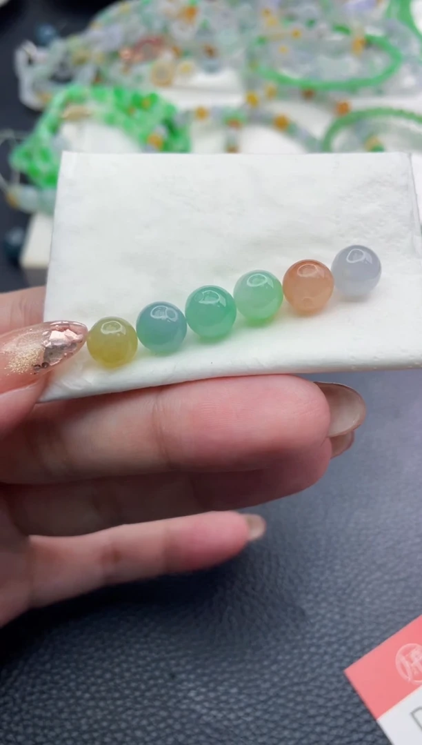 未镶嵌定制翡翠我****姬珠子