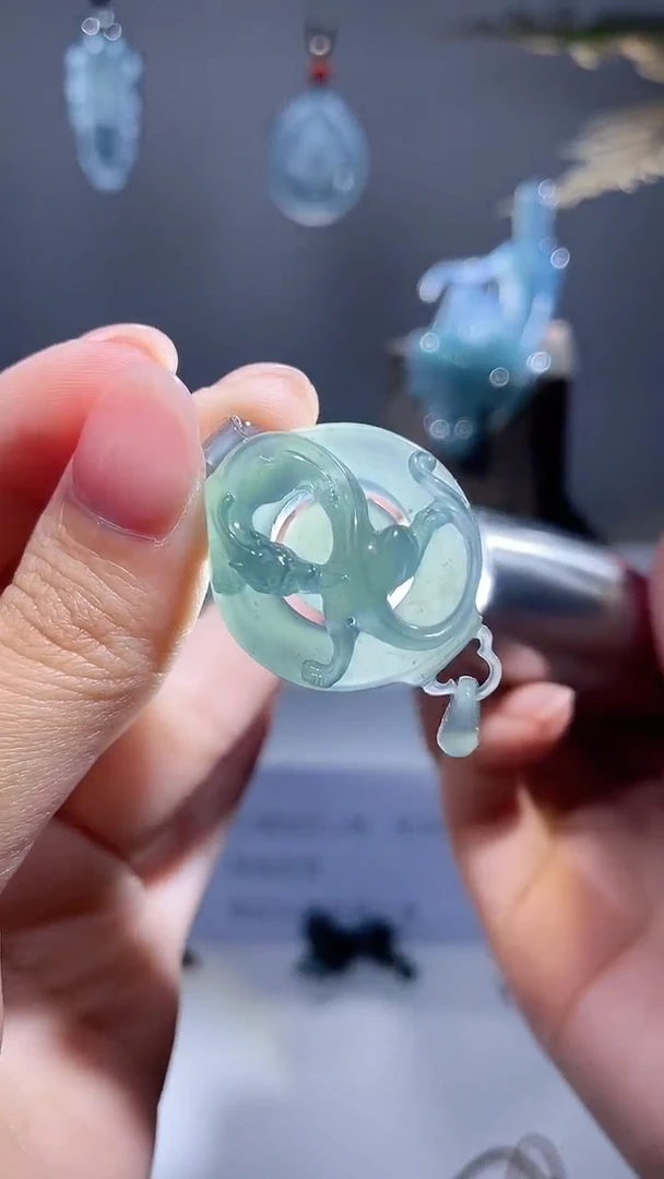 颈饰未镶嵌翡翠龙