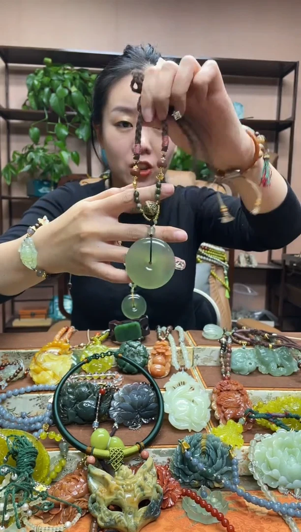 未镶嵌岫玉吊坠多样性发货发其中之一