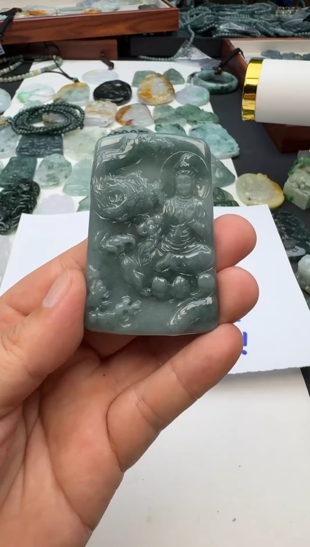 翡翠未镶嵌颈饰1