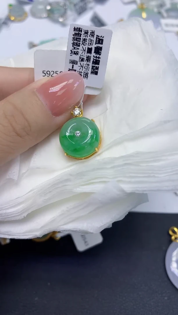 颈饰未镶嵌翡翠天然缅甸翡翠A货多样性发一件