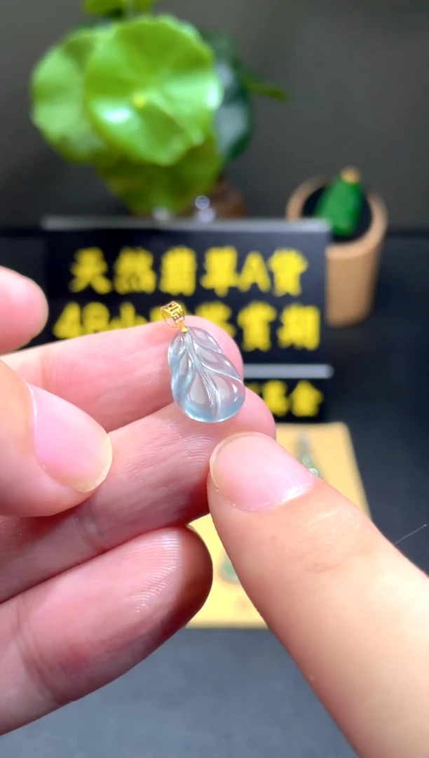 颈饰18K金镶嵌翡翠翡翠A货