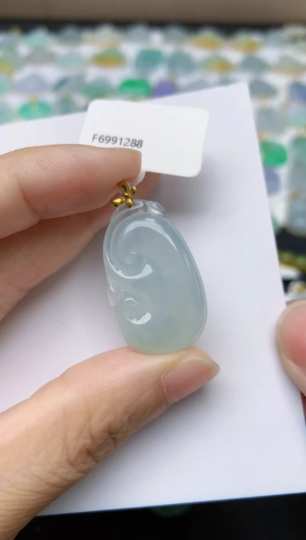 翡翠18K金镶嵌颈饰天然缅甸A货翡翠