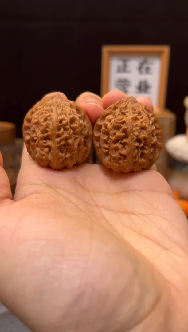 文玩核桃吊坠野牛