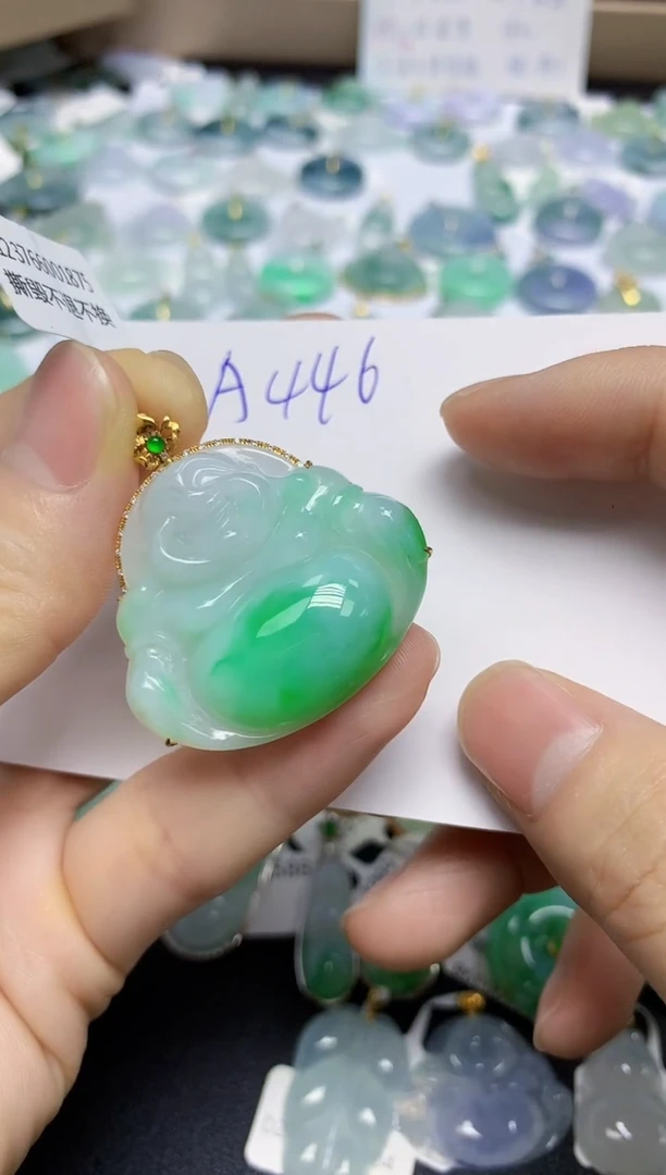 颈饰18K金镶嵌翡翠天然缅甸翡翠A货翡翠百元以上9元证书费自理