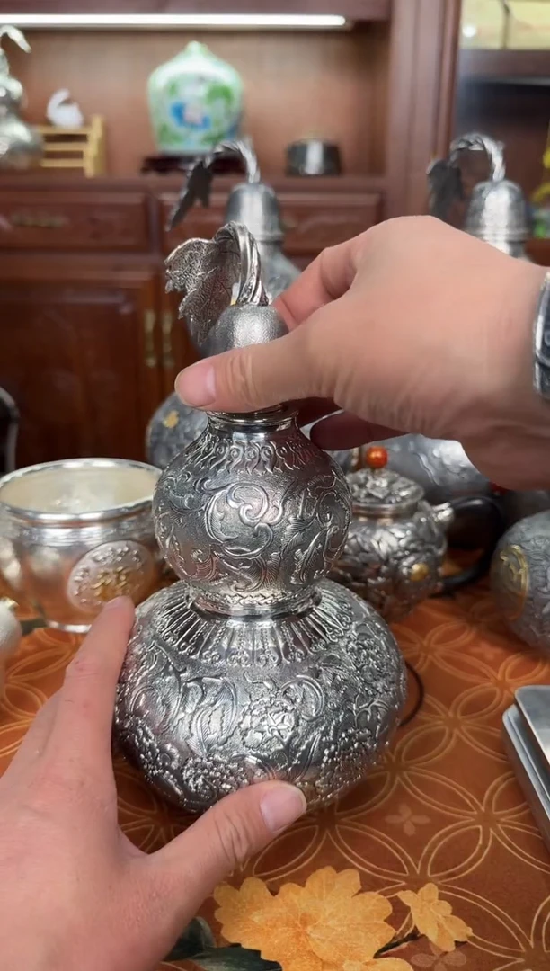 快****子足银手工精工缠枝莲牡丹葫芦酒壶