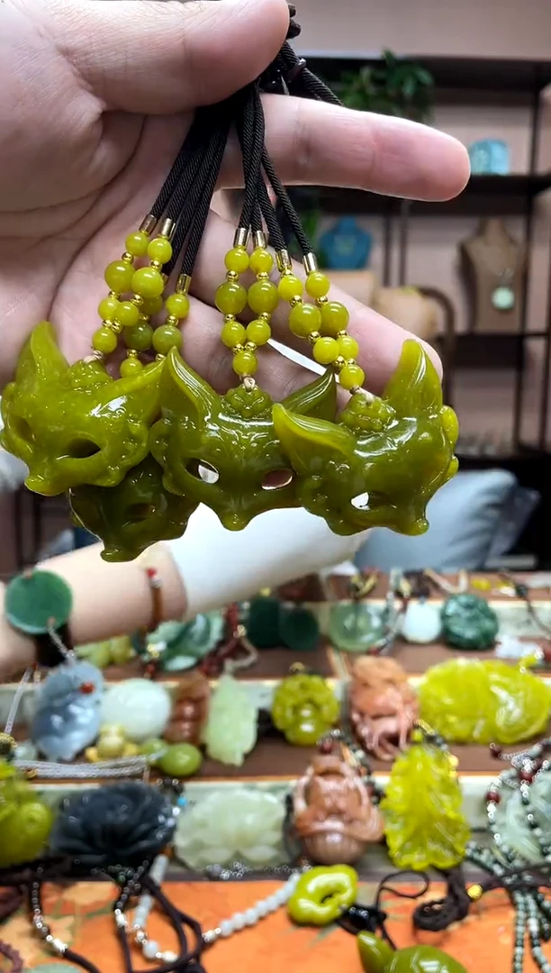 未镶嵌岫玉吊坠多样性发货发其中之一