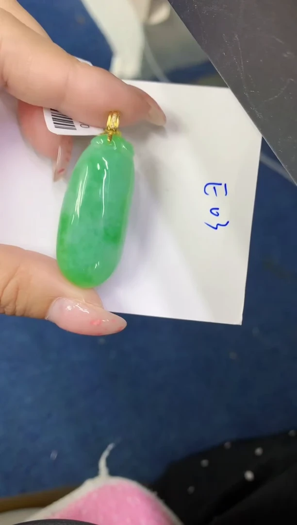 翡翠18K金镶嵌颈饰缅甸天然翡翠A货