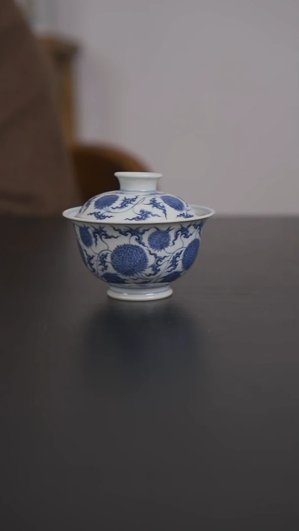 盖碗小*情青花仿成化金刚莲盖碗