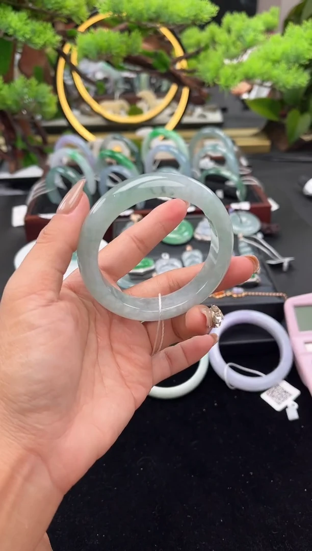 未镶嵌手镯翡翠手镯