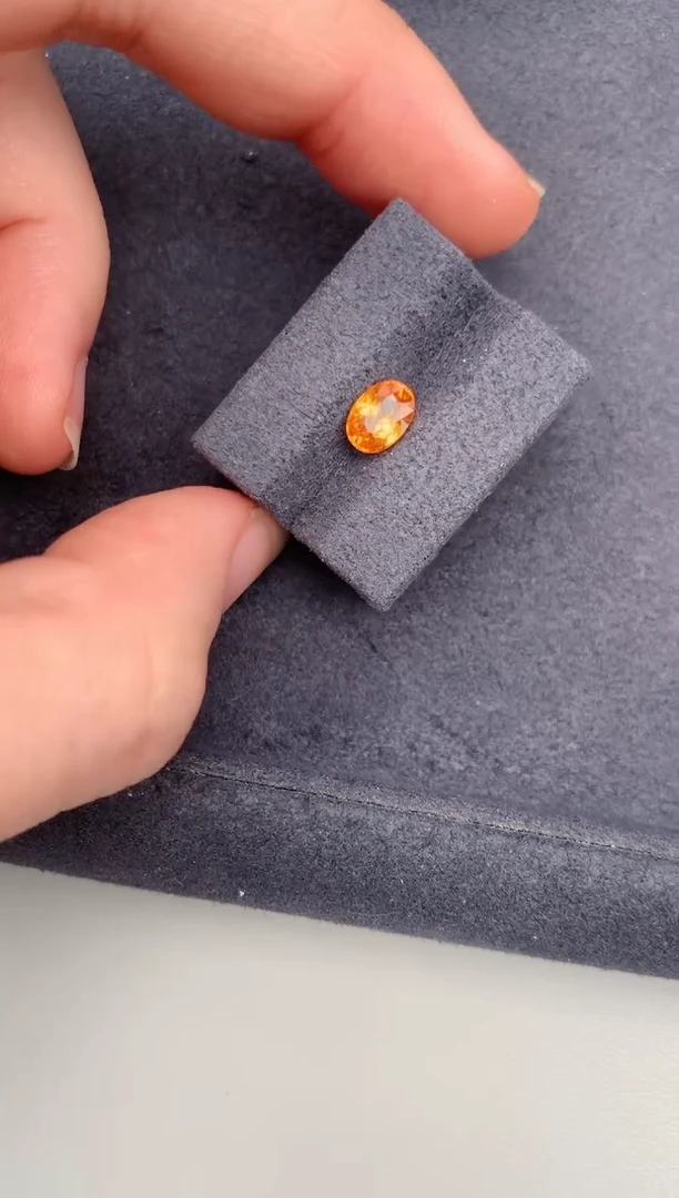 未镶嵌裸石石榴石（芬达石）1ct芬达石 DF