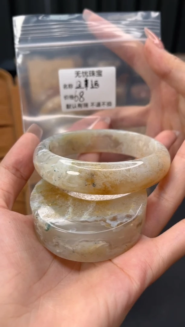 未镶嵌手镯石英质玉?****运默认有瑕 不退不换