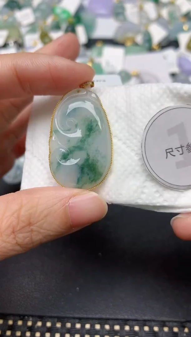 颈饰18K金镶嵌翡翠天然缅甸A货翡翠