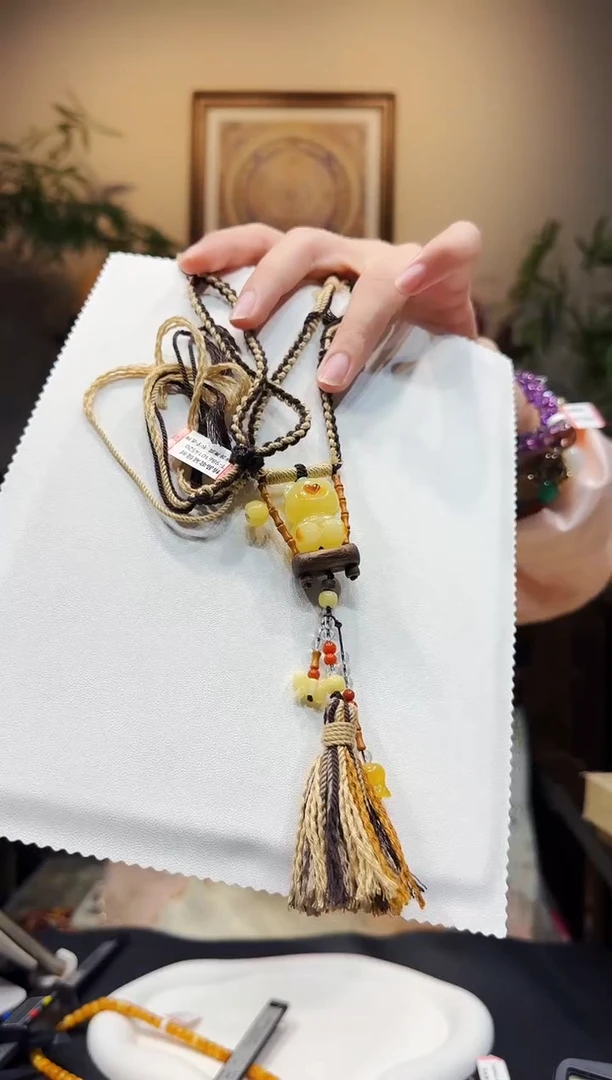 蜜蜡颈饰未镶嵌秋千小熊