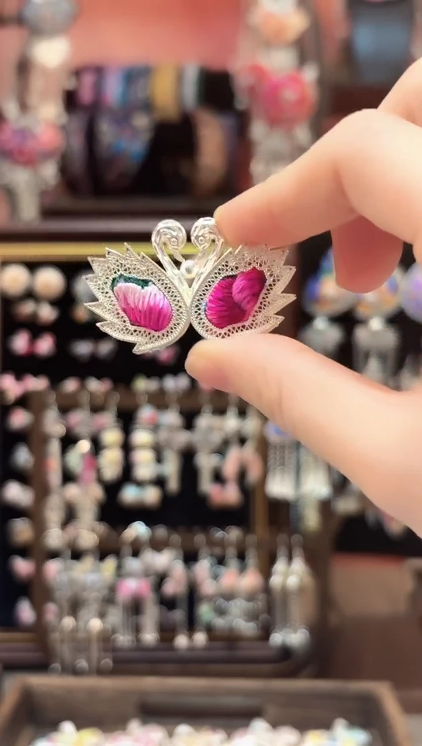 织绣云织谣民族风精美饰品   226