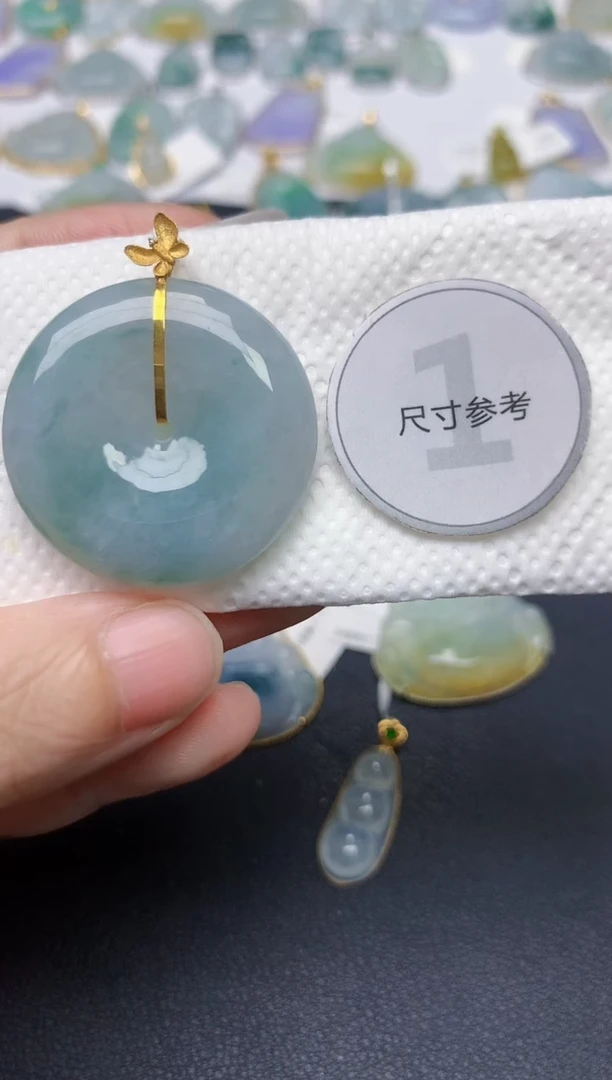 翡翠18K金镶嵌颈饰天然缅甸A货翡翠