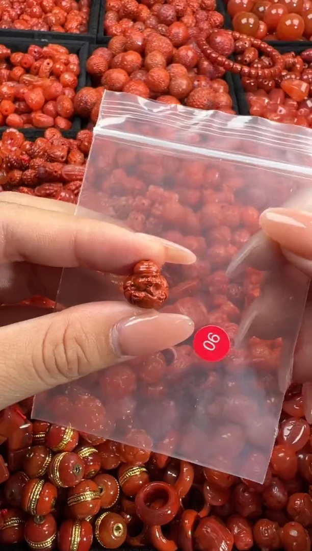 南红玛瑙未镶嵌颈饰1